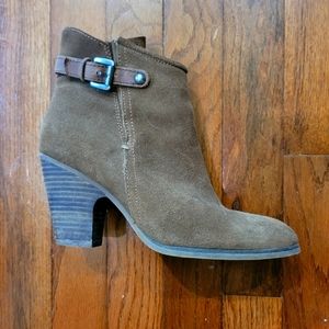 GUESS suede boots